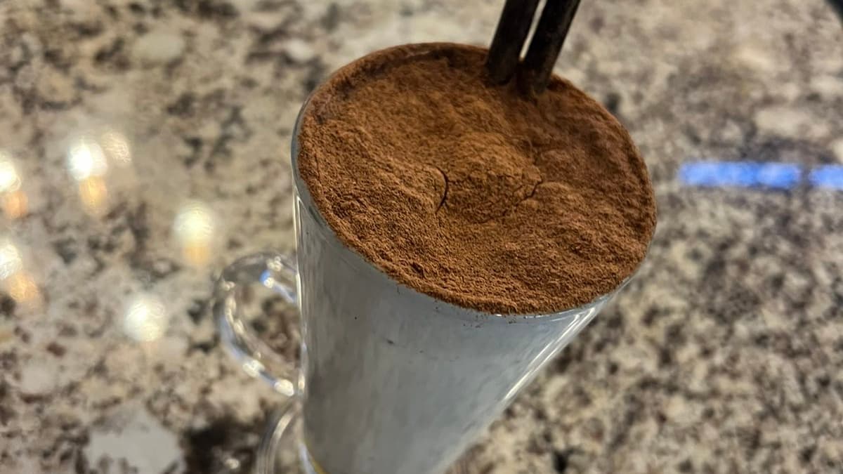 МЛЯКО С МЕД И КАНЕЛА