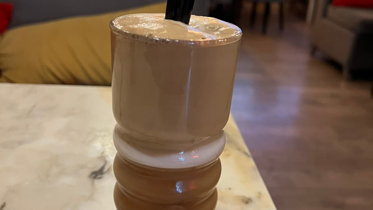 ЧЕРНО ФРАПЕ