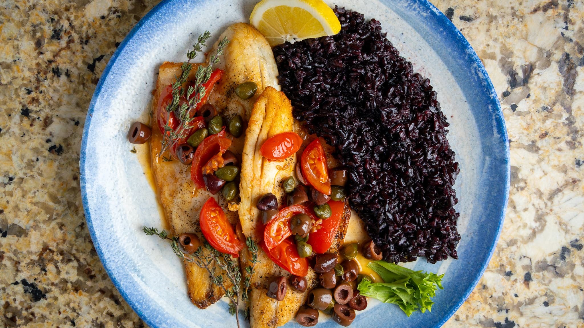 Филе лаврак по средиземноморски с черен ориз